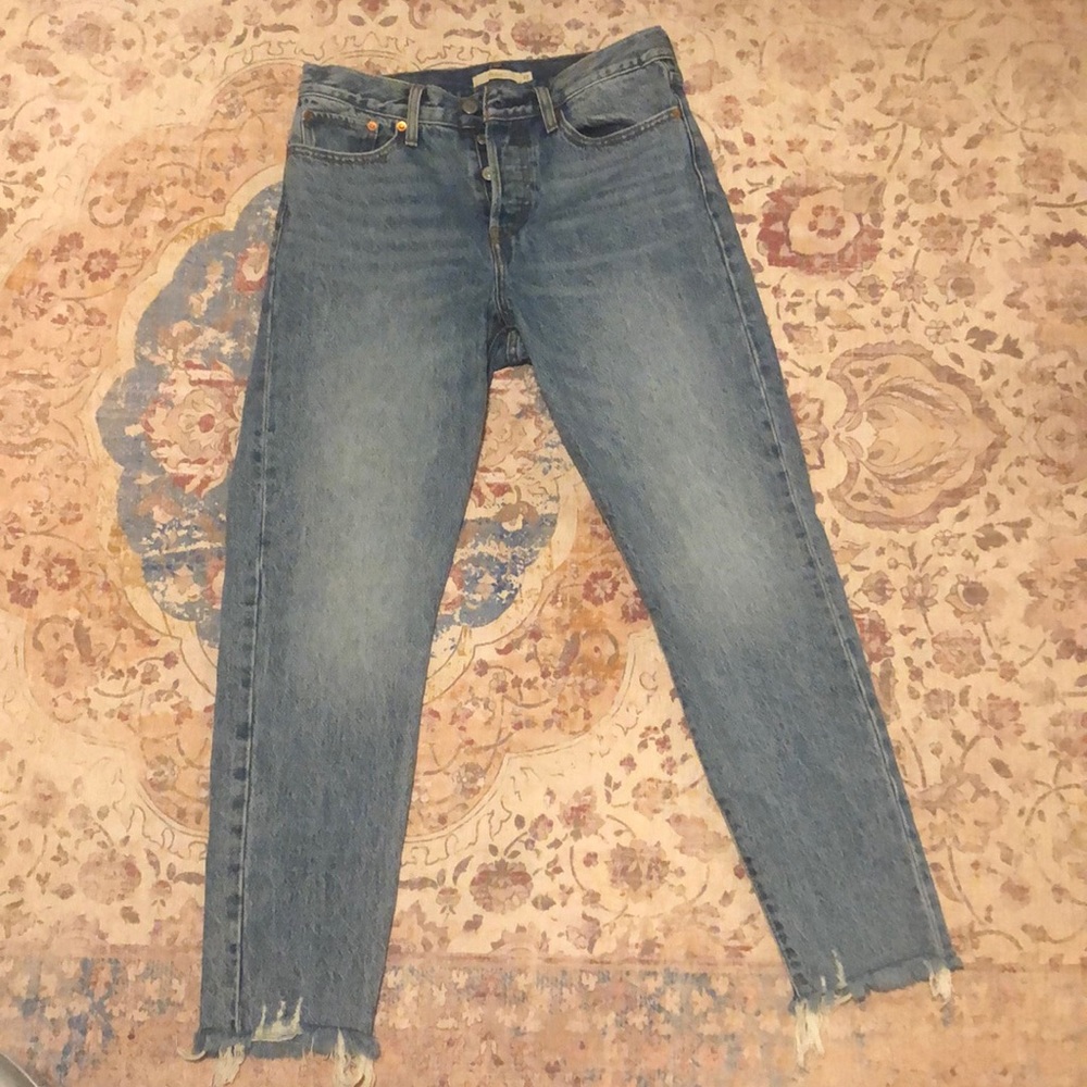 Levi wedgie. Only worn twice!